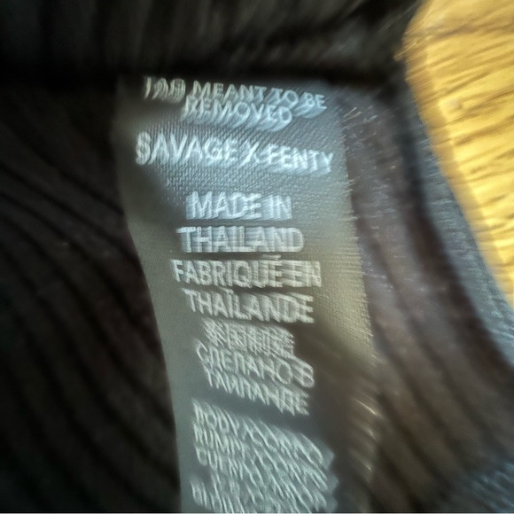 ⭐️ NWOT Savage X Fenty Xssential Heavy Ribbed Cropped Logo Black Tank SZ MEDIUM - Picture 7 of 13